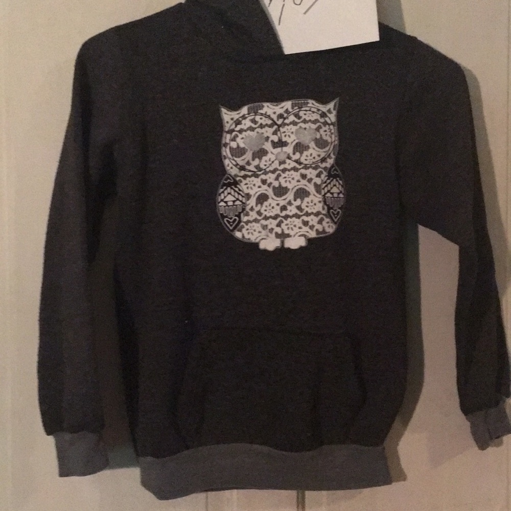 A grey owl hoodie.